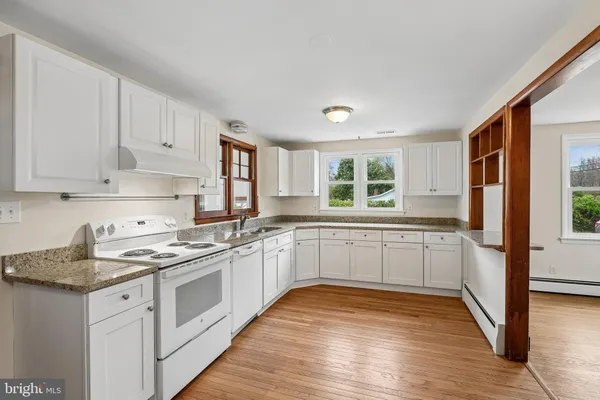 $2,950 | 10306 Gunston Road, Lorton, VA 22079