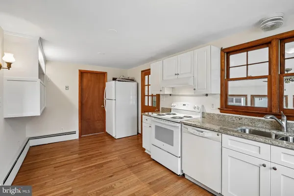 $2,950 | 10306 Gunston Road, Lorton, VA 22079