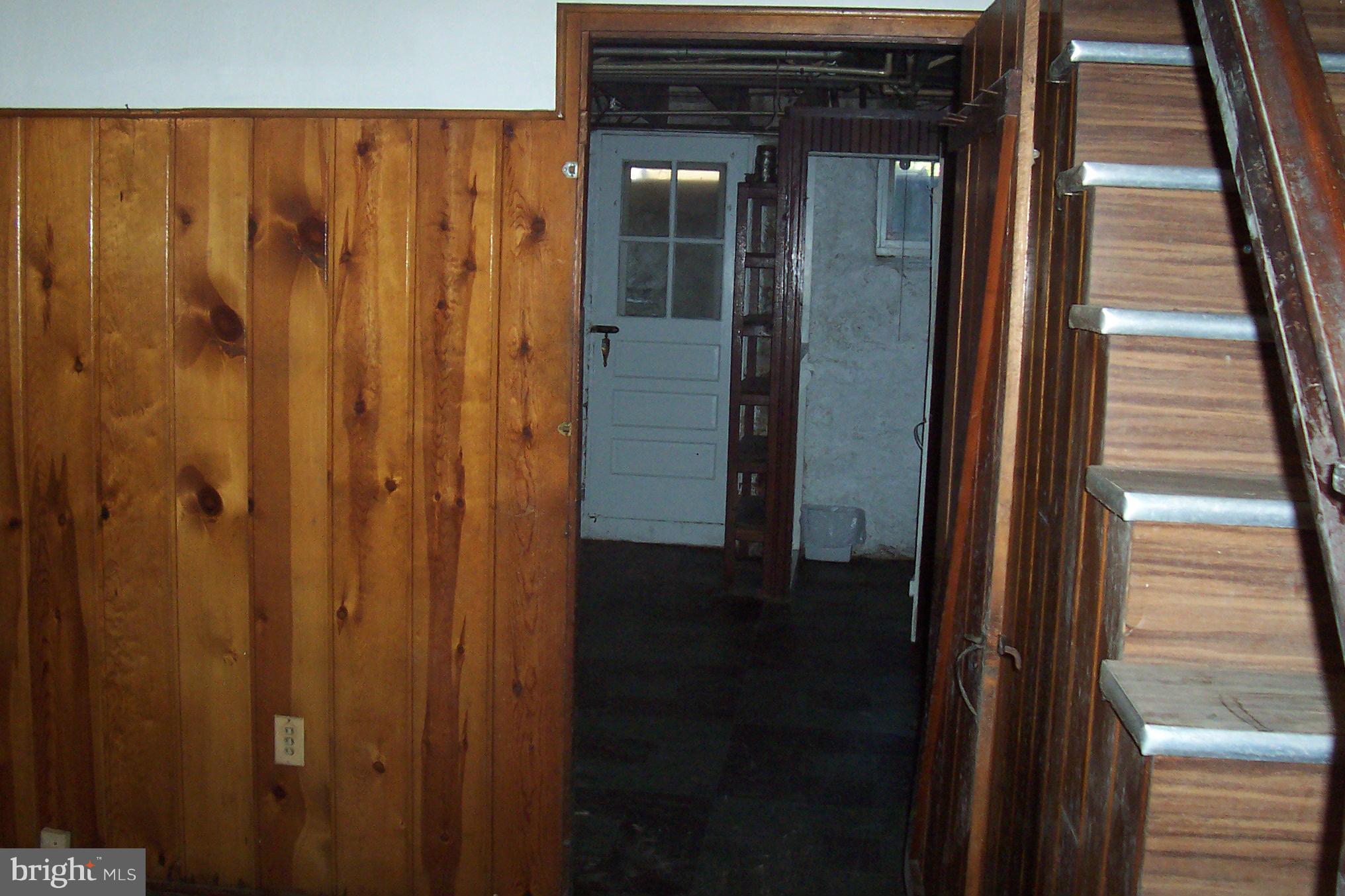 3704 Delverne Road Baltimore, MD 21218 - Photo 12 of 17