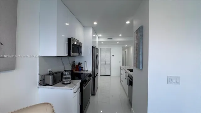 $5,999 | 3505 South Ocean Drive, Unit 912, Hollywood, FL 33019