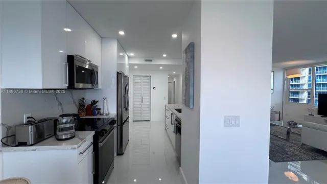 $5,999 | 3505 South Ocean Drive, Unit 912, Hollywood, FL 33019