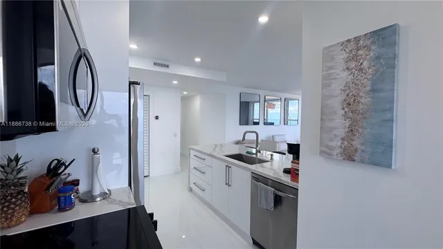 $5,999 | 3505 South Ocean Drive, Unit 912, Hollywood, FL 33019