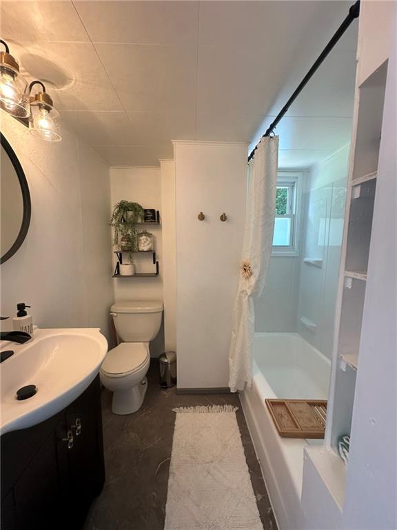 853 Walnut Hill Road Uniontown, PA 15401 - Photo 17 of 28 upper bathroom