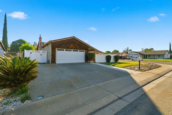$495,500 | 930 Kapareil Drive, Tracy, CA 95376