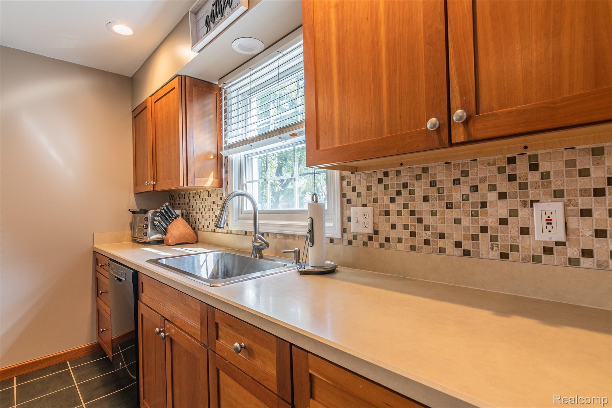 2023 Rosemont Road Berkley, MI 48072 - Photo 13 of 43 2023 Rosemont Rd-24.JPG