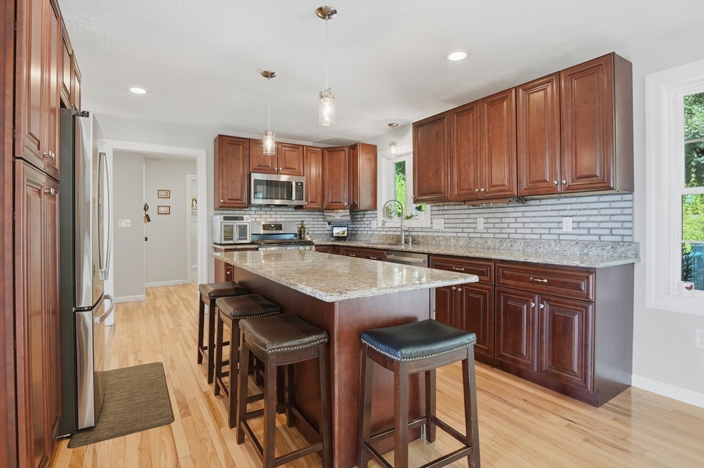 176 Southold Road Auburn, MA 01501 - Photo 4 of 36 Gallery Image 4