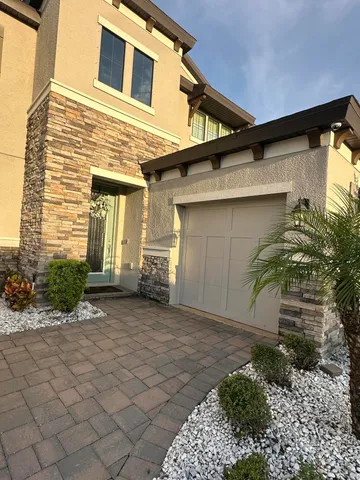 a view of a entrance of the house