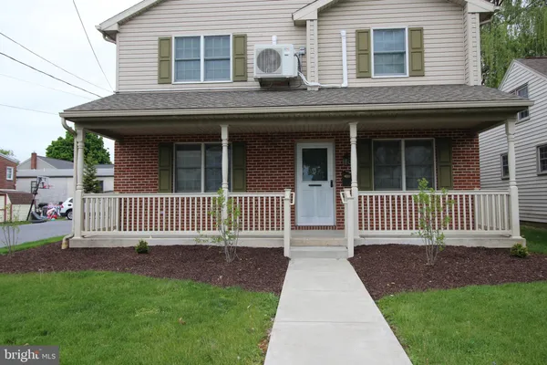 $1,375 | 315 South Railroad Avenue, New Holland, PA 17557