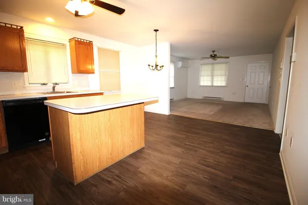 $1,375 | 315 South Railroad Avenue, New Holland, PA 17557