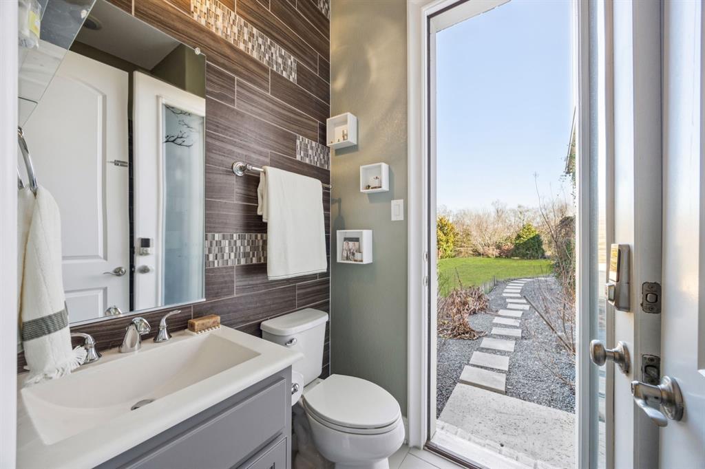 330 Bonham Boulevard Fairview, TX 75069 - Photo 17 of 32 a bathroom with a sink a toilet a mirror and a shower