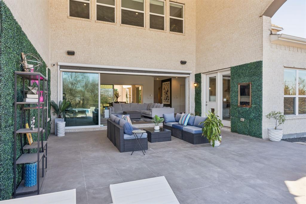 330 Bonham Boulevard Fairview, TX 75069 - Photo 25 of 32 a living room with furniture and a potted plant