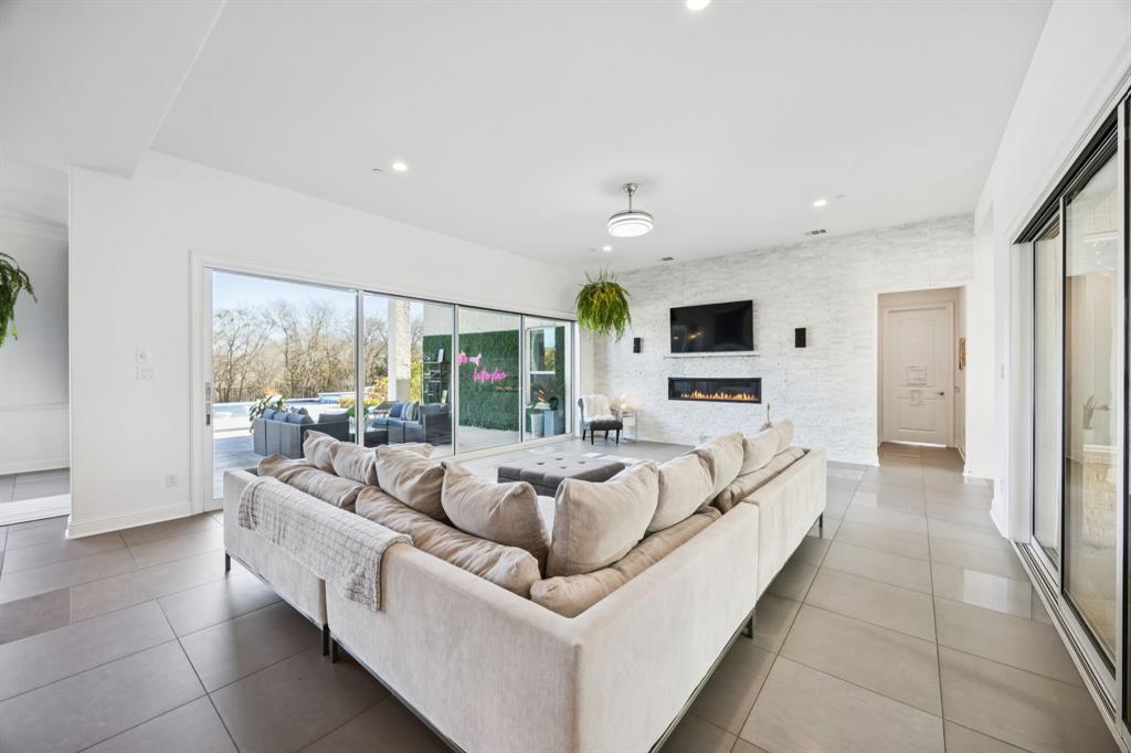 330 Bonham Boulevard Fairview, TX 75069 - Photo 5 of 32 a large bedroom with a large bed and a couch