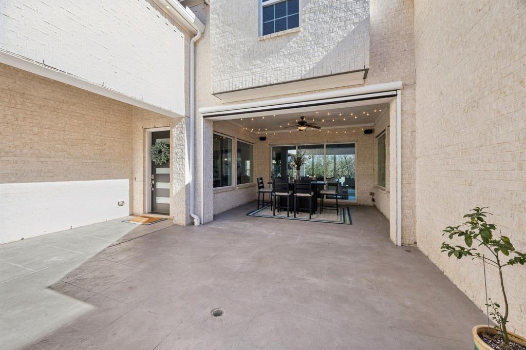 330 Bonham Boulevard Fairview, TX 75069 - Photo 8 of 32 a view of a livingroom with furniture and floor to ceiling window