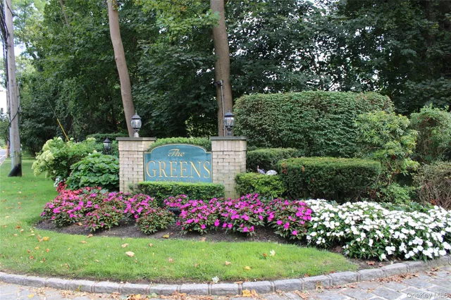 $1,495,000 | 15 Fairway Circle South, Unit 15, Manhasset, NY 11030