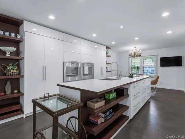 $1,495,000 | 15 Fairway Circle South, Unit 15, Manhasset, NY 11030