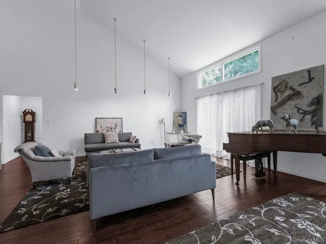 $1,495,000 | 15 Fairway Circle South, Unit 15, Manhasset, NY 11030