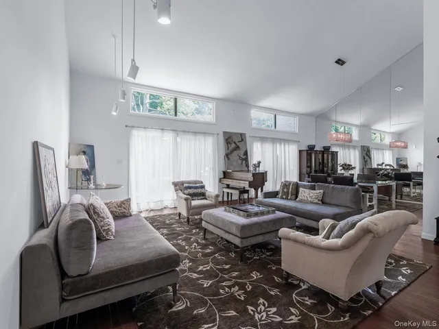 $1,495,000 | 15 Fairway Circle South, Unit 15, Manhasset, NY 11030