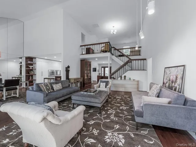 $1,495,000 | 15 Fairway Circle South, Unit 15, Manhasset, NY 11030