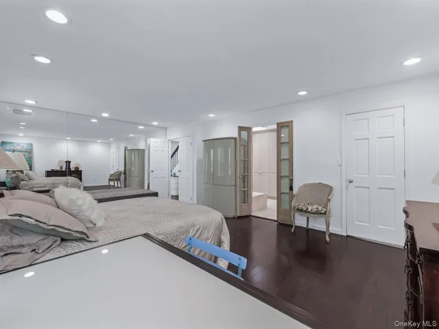 $1,495,000 | 15 Fairway Circle South, Unit 15, Manhasset, NY 11030