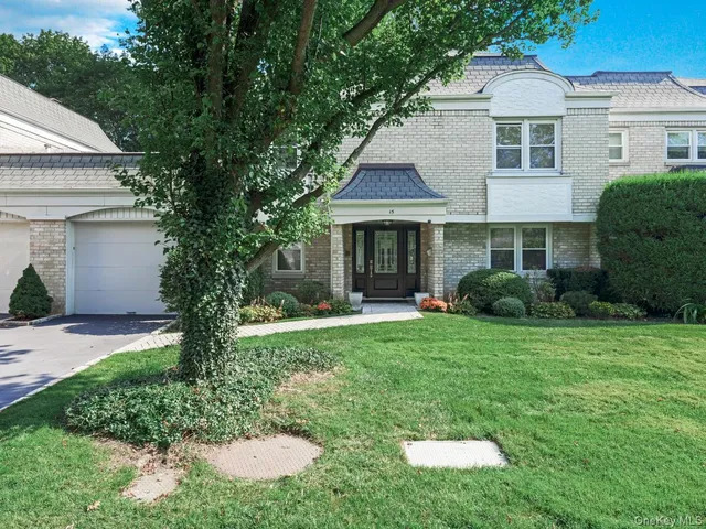 $1,495,000 | 15 Fairway Circle South, Unit 15, Manhasset, NY 11030