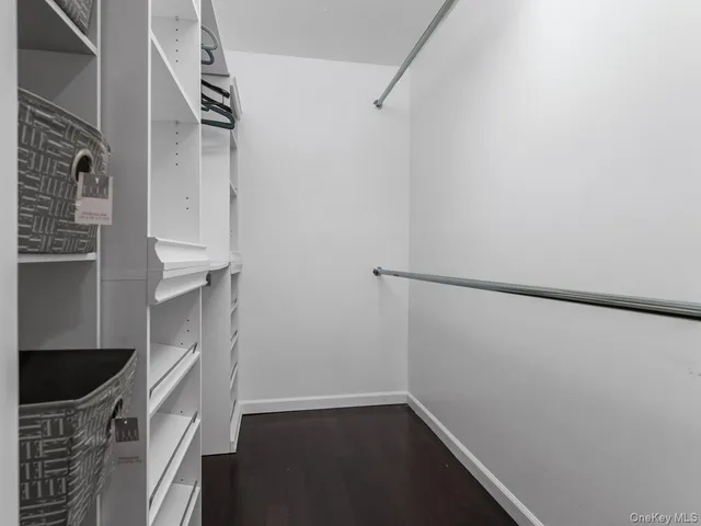 $1,495,000 | 15 Fairway Circle South, Unit 15, Manhasset, NY 11030