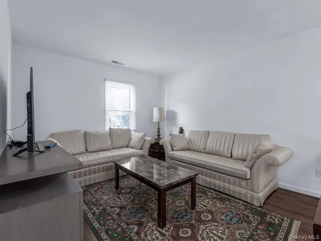 $1,495,000 | 15 Fairway Circle South, Unit 15, Manhasset, NY 11030