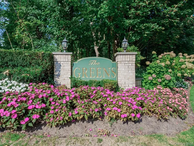 $1,495,000 | 15 Fairway Circle South, Unit 15, Manhasset, NY 11030