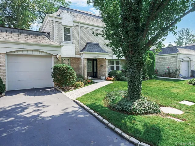 $1,495,000 | 15 Fairway Circle South, Unit 15, Manhasset, NY 11030