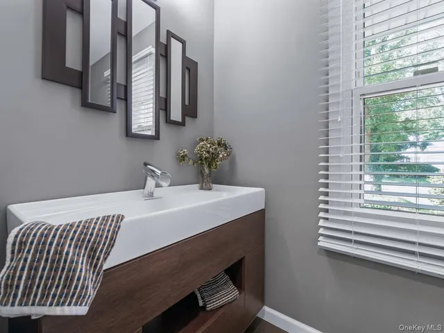 $1,495,000 | 15 Fairway Circle South, Unit 15, Manhasset, NY 11030