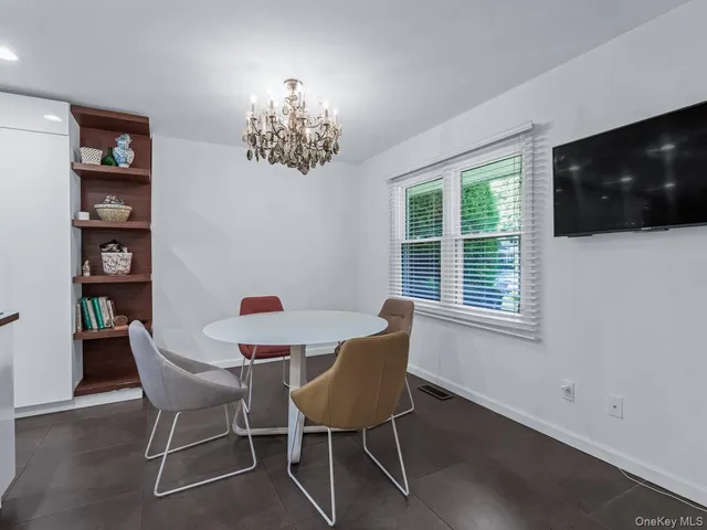 $1,495,000 | 15 Fairway Circle South, Unit 15, Manhasset, NY 11030