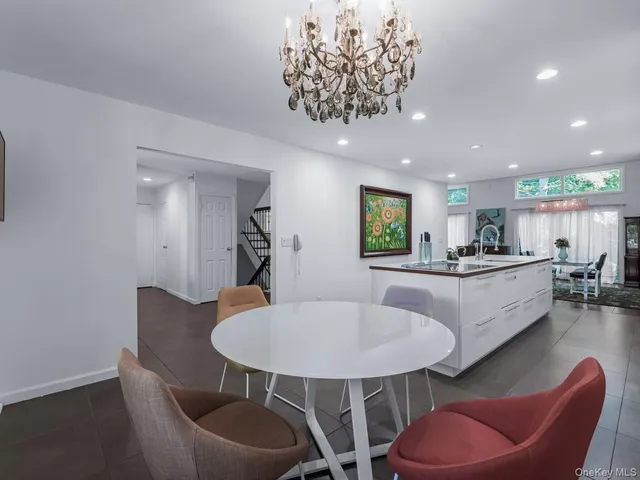 $1,495,000 | 15 Fairway Circle South, Unit 15, Manhasset, NY 11030