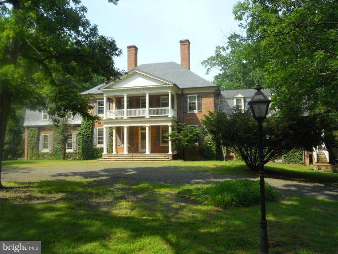 10664 Bears Den Road Marshall, VA 20115 - Photo 1 of 18 Exterior (Front)