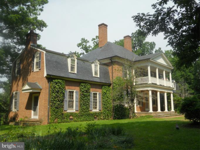 10664 Bears Den Road Marshall, VA 20115 - Photo 2 of 18 Left front