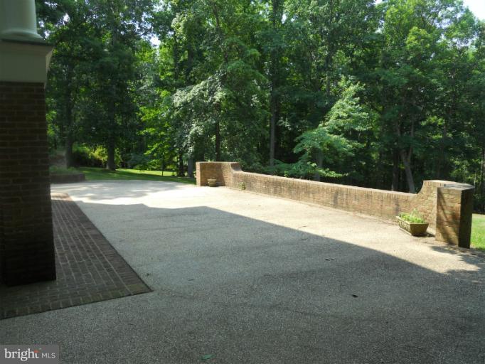 10664 Bears Den Road Marshall, VA 20115 - Photo 14 of 18 Patio 2
