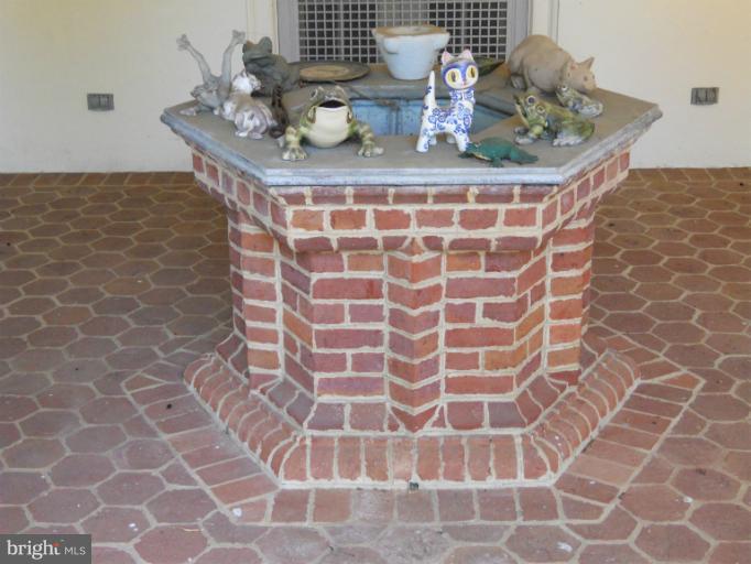 10664 Bears Den Road Marshall, VA 20115 - Photo 15 of 18 Fountain
