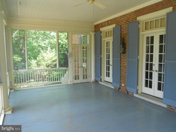 10664 Bears Den Road Marshall, VA 20115 - Photo 10 of 18 Glassed in porch