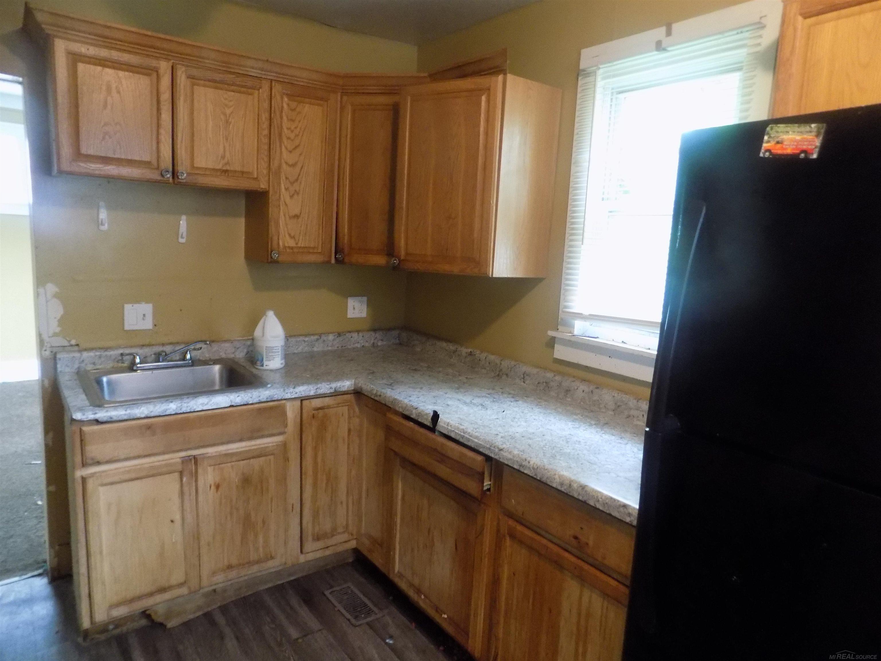 16524 Robson Street Detroit, MI 48235 - Photo 2 of 11