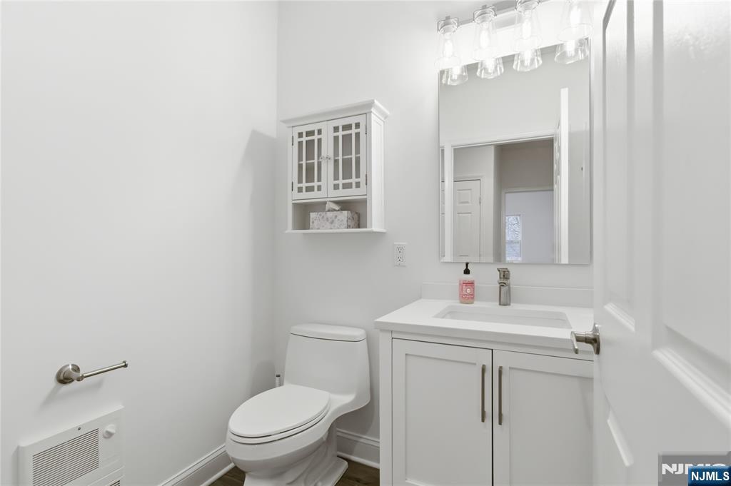 5301 Richmond Road, Unit 301 West Milford, NJ 07480 - Photo 15 of 24
