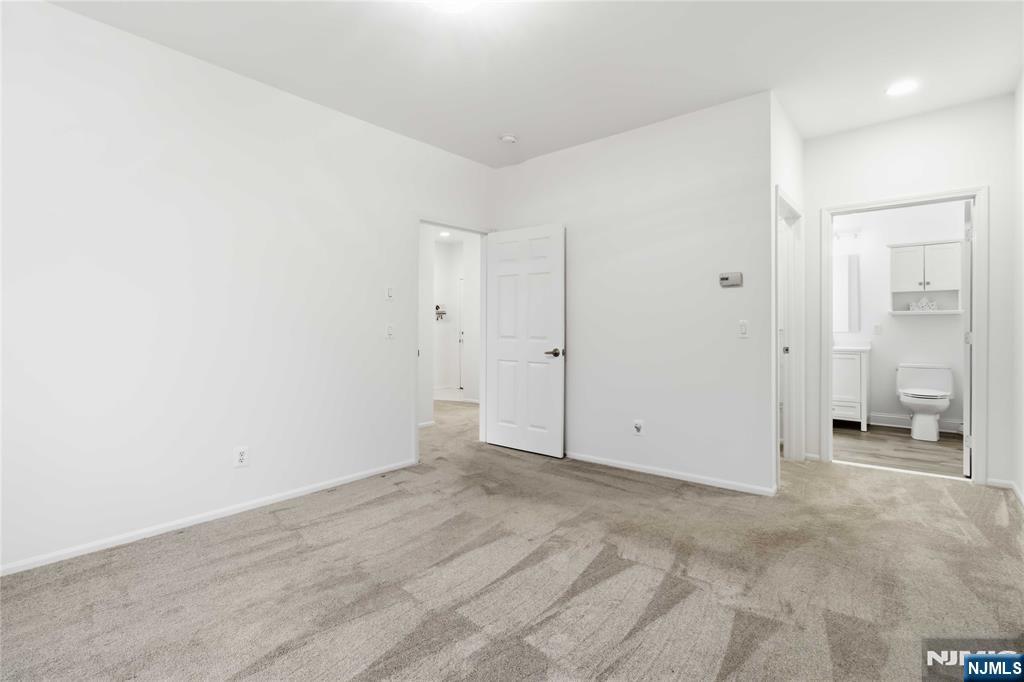 5301 Richmond Road, Unit 301 West Milford, NJ 07480 - Photo 18 of 24
