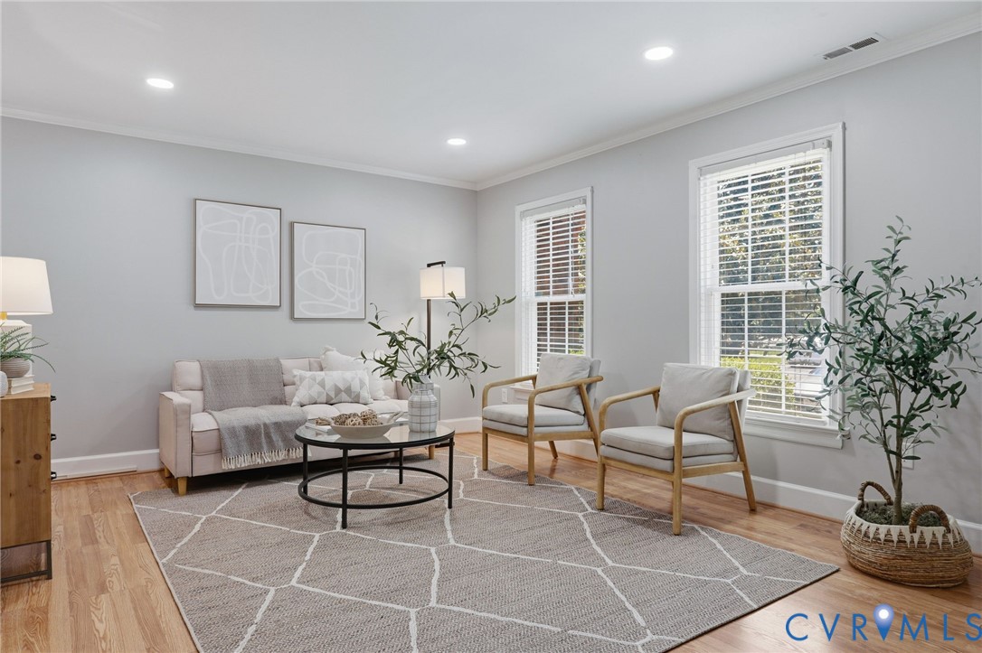22 Ashinghurst Road, Unit 22 Henrico, VA 23238 - Photo 5 of 25 a living room with furniture and flowers