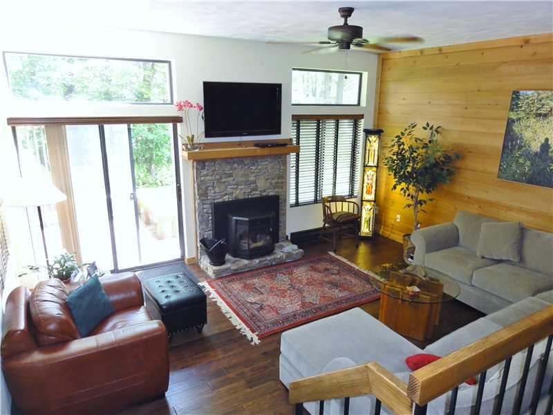 1913 South Ridge Court Hidden Valley, PA 15502 - Photo 4 of 25 Living Room.
