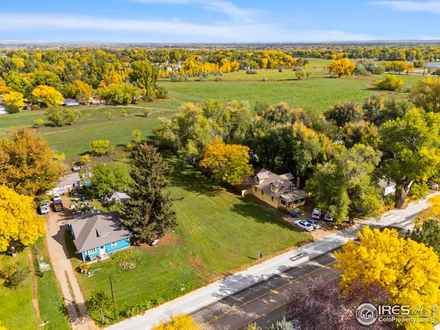 an aerial view of residential building and lake