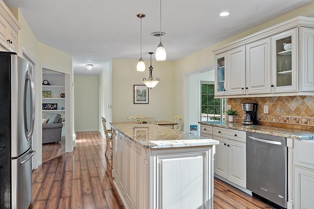 11 Liberty Road Medfield, MA 02052 - Photo 8 of 34 Gallery Image 8