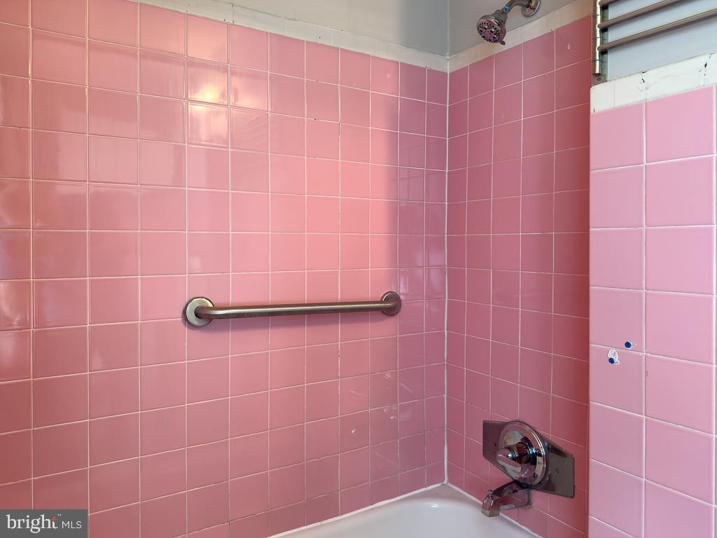 658 Walnut Street, Unit 1 Pottstown, PA 19464 - Photo 14 of 19 a bathroom with a shower