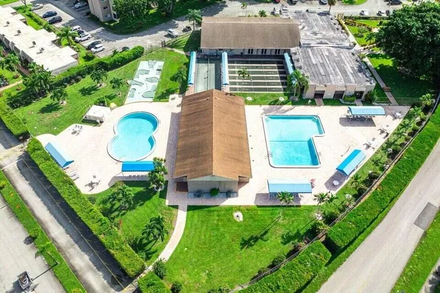 $1,600 | 500 Davis Road, Unit 27, Palm Springs, FL 33461