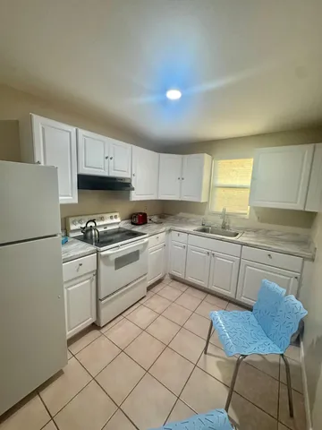 $1,600 | 500 Davis Road, Unit 27, Palm Springs, FL 33461