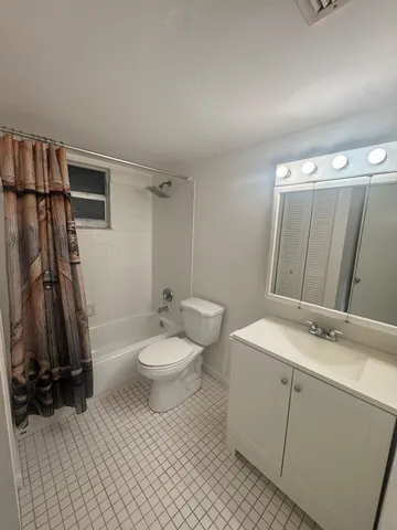 $1,600 | 500 Davis Road, Unit 27, Palm Springs, FL 33461