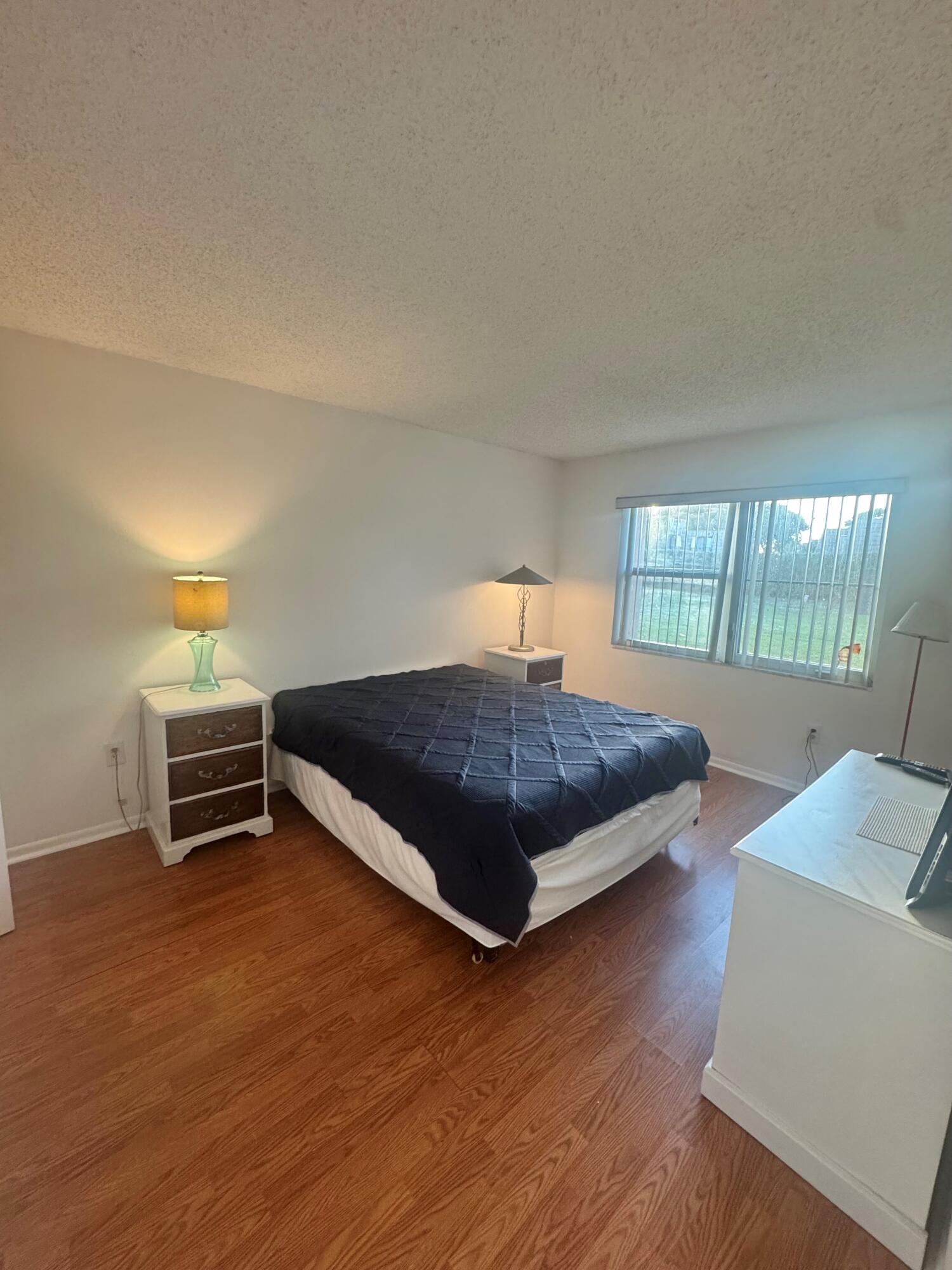 500 Davis Road, Unit 27 Palm Springs, FL 33461 - Photo 7 of 14 9