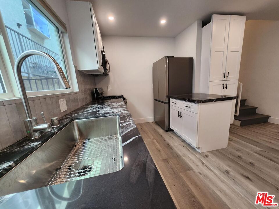 1951 Selby Avenue, Unit 4 Los Angeles, CA 90025 - Photo 11 of 12