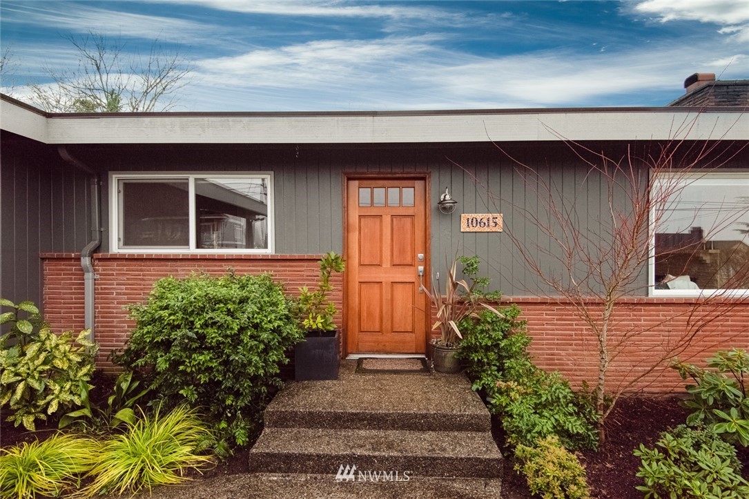 10615 Rustic Road South Seattle, WA 98178 - Photo 2 of 15